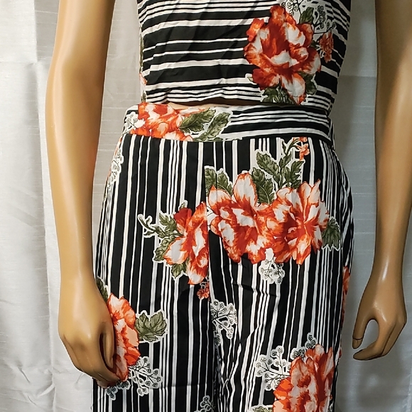 Floral‎ Striped Jumpsuit - Picture 1 of 9